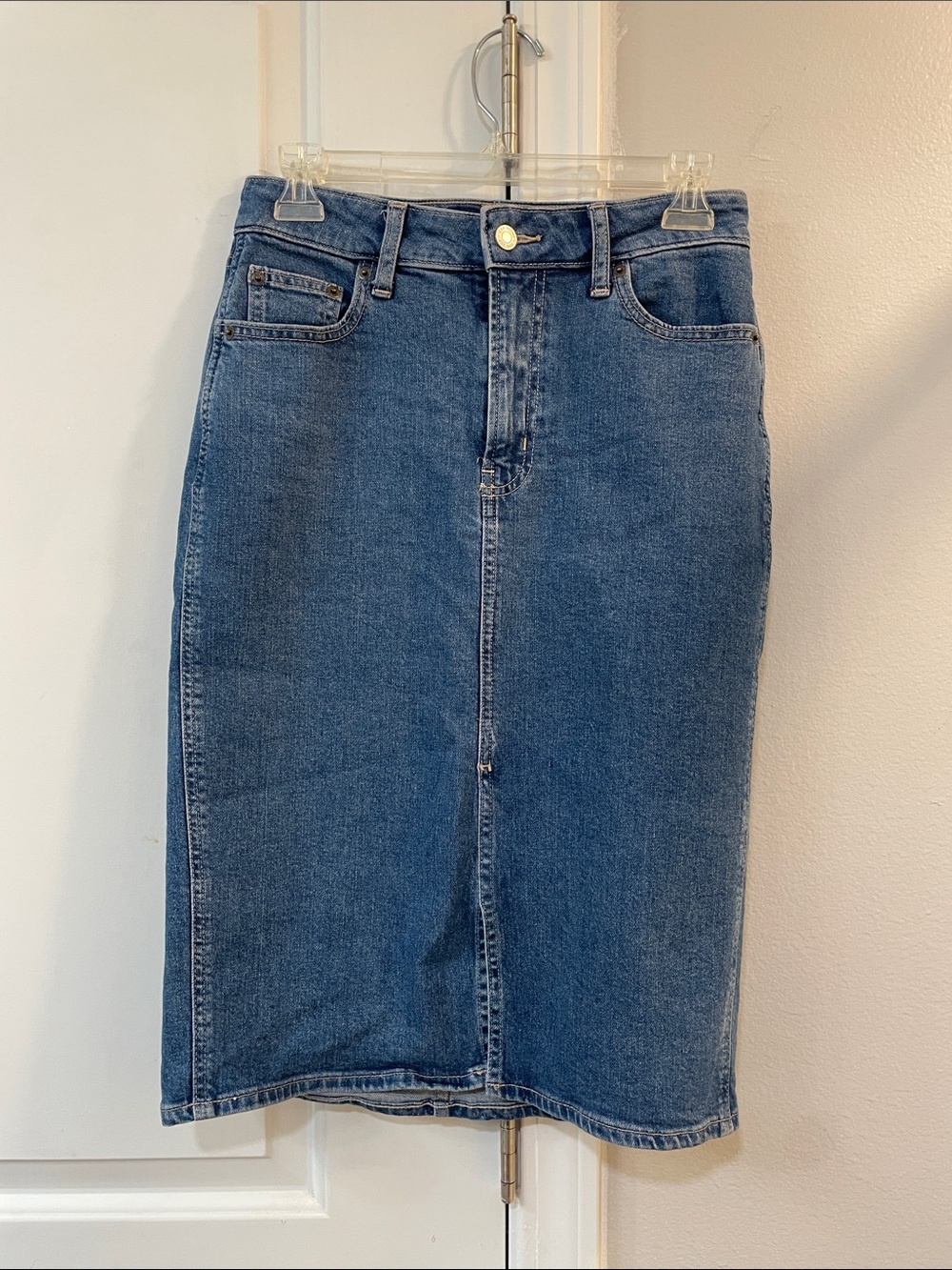 GAP Denim Skirt in Medium Blue Wash